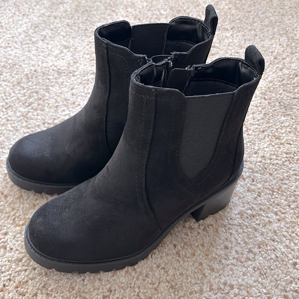 Soda ankle suede like boots